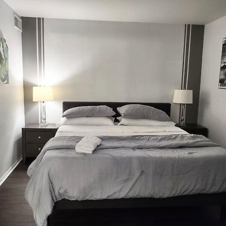 Desirable Condo In Central ראלי מראה חיצוני תמונה