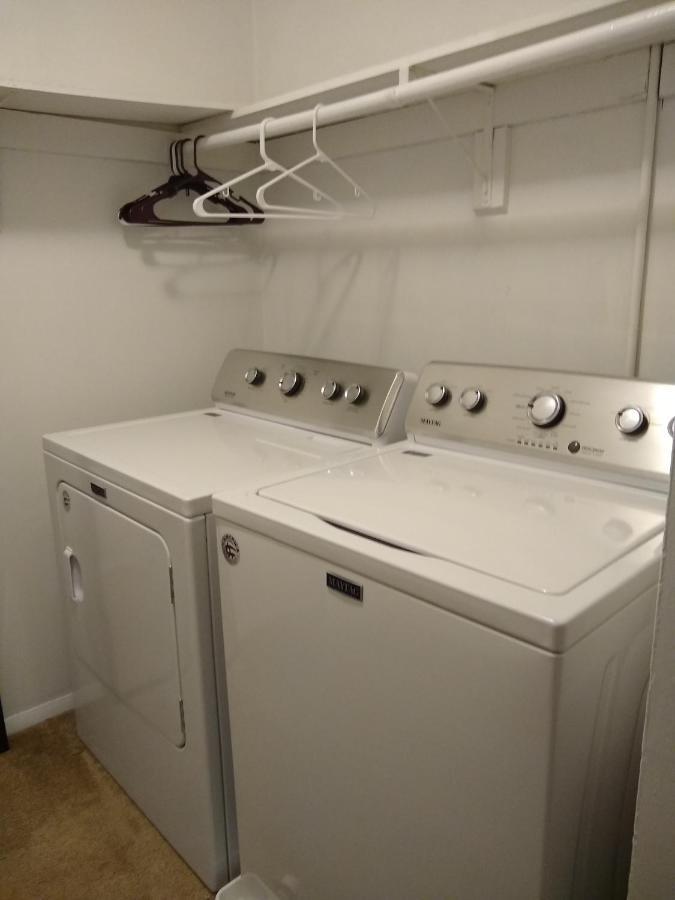 Desirable Condo In Central ראלי מראה חיצוני תמונה