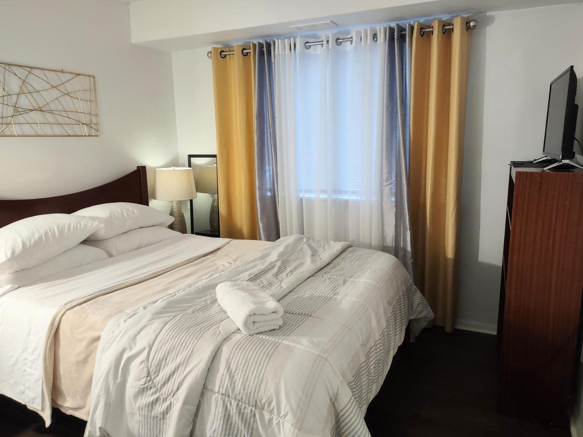 Desirable Condo In Central ראלי מראה חיצוני תמונה