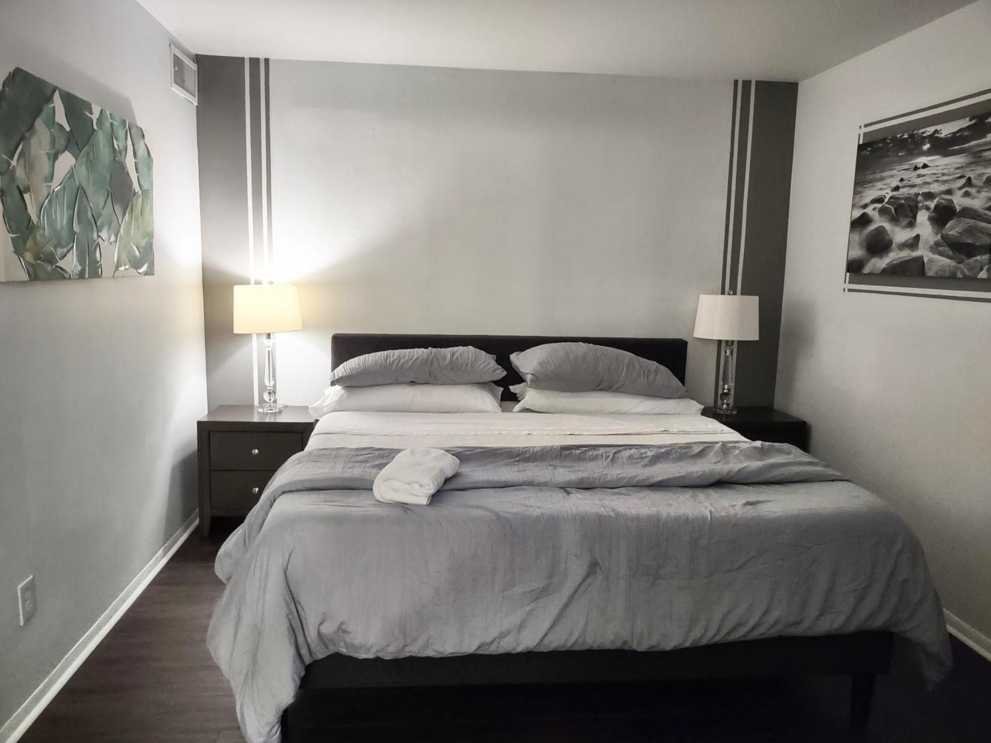 Desirable Condo In Central ראלי מראה חיצוני תמונה