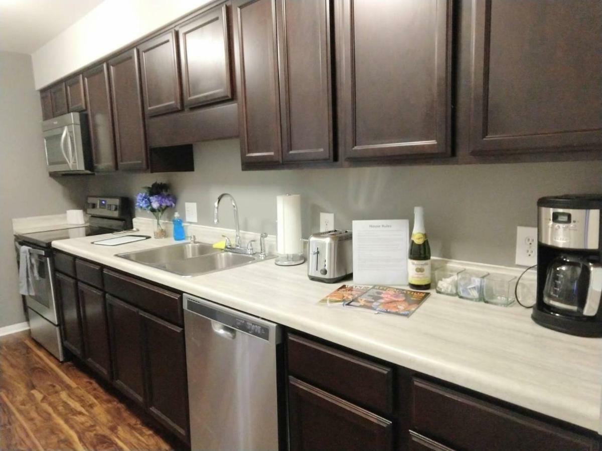 Desirable Condo In Central ראלי מראה חיצוני תמונה