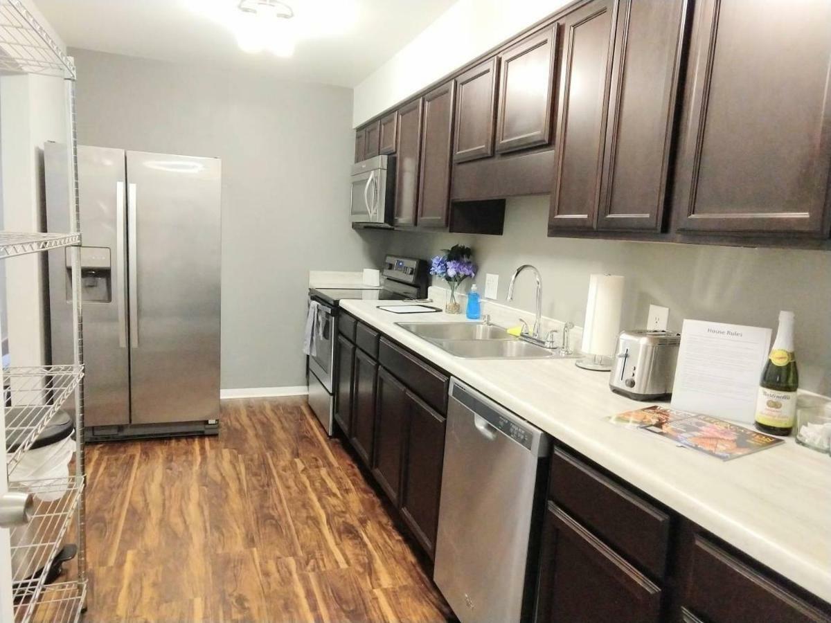 Desirable Condo In Central ראלי מראה חיצוני תמונה